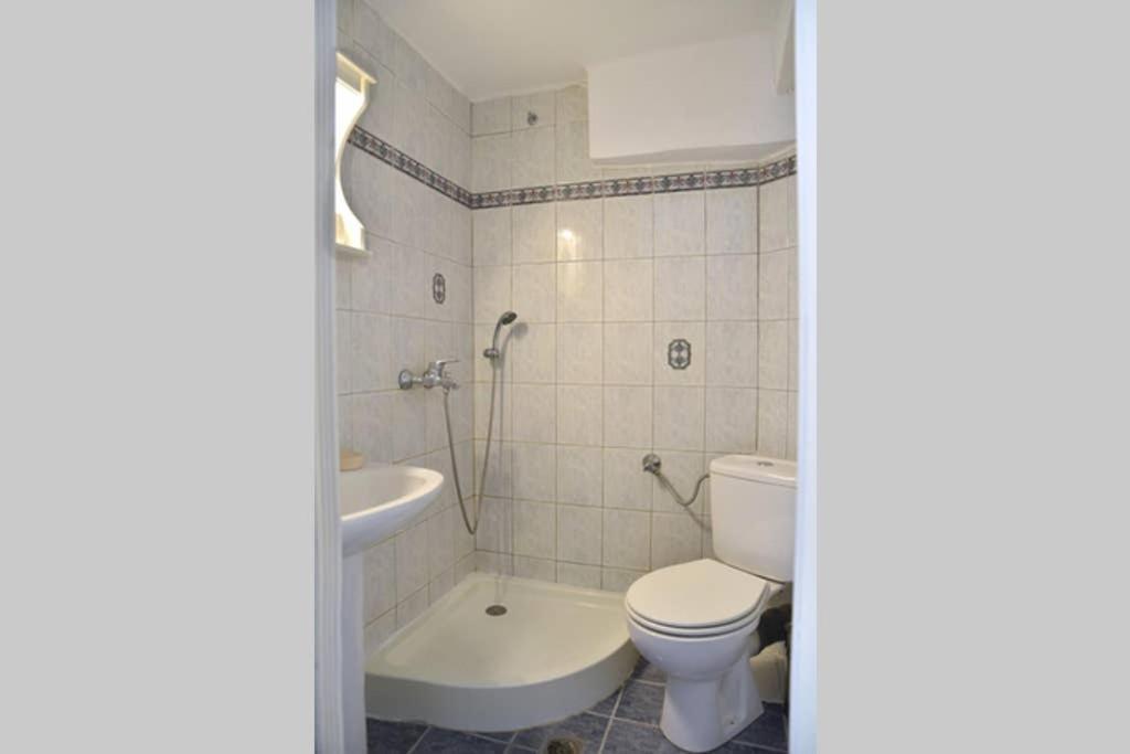 A Modern Bright Studio In The Center Of Kastoria Exterior photo