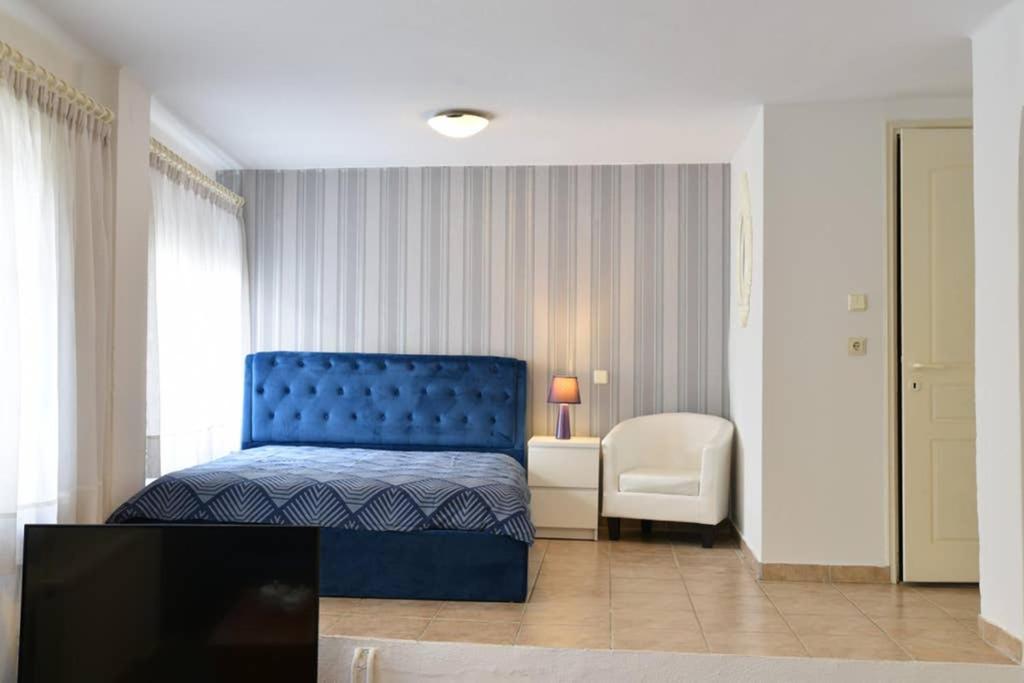 A Modern Bright Studio In The Center Of Kastoria Exterior photo